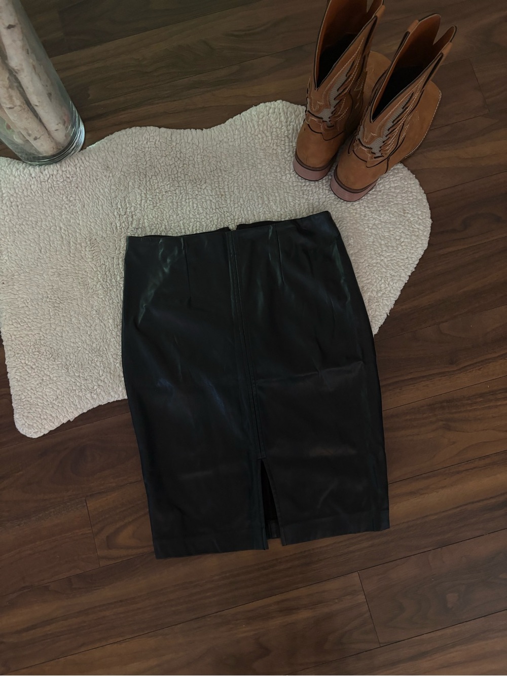 🖤BLACK FAUX LEATHER MIDI SKIRT